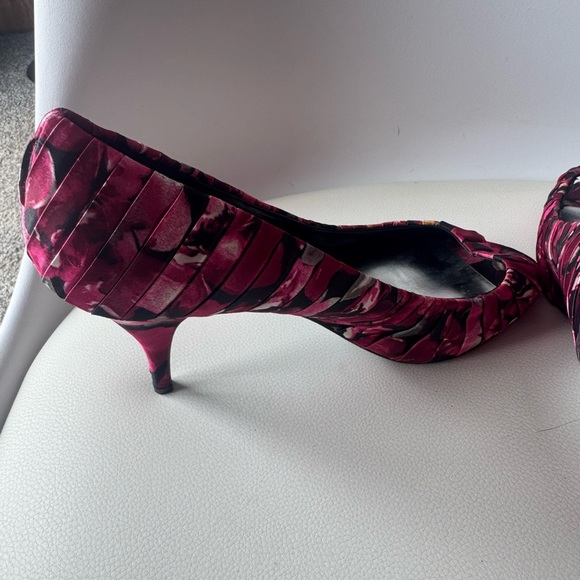 White House Black Market Pink Patterned Heels - Picture 6 of 9